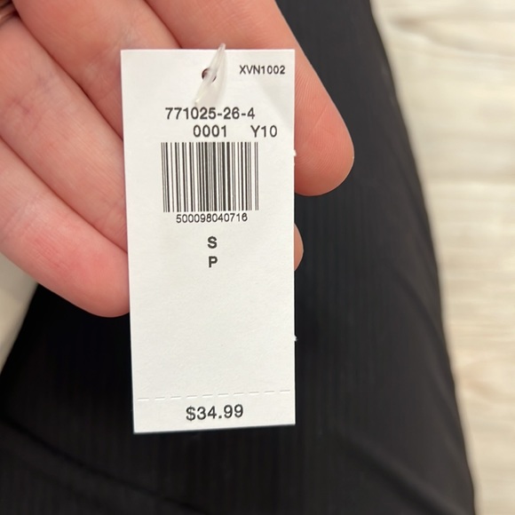 Old Navy Power Chill Crop - Picture 4 of 4